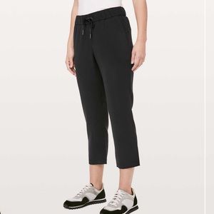 Lululemon On The Fly Crop *Woven 23"Black